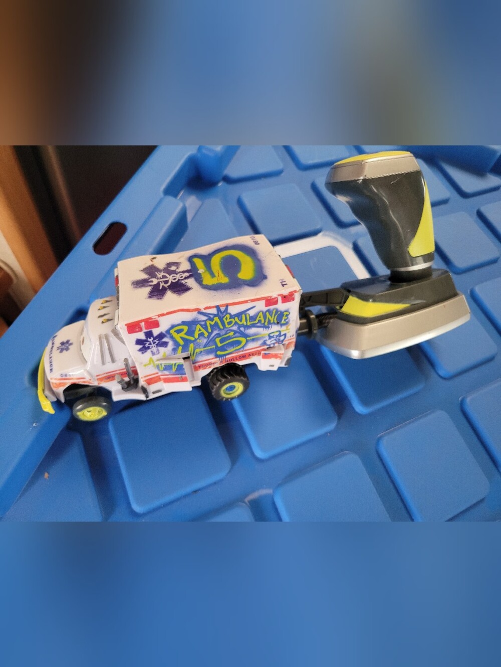 Disney Pixar Cars 3 "Dr. Damage" Rambulance – Crazy 8 Crashers With Launcher!
